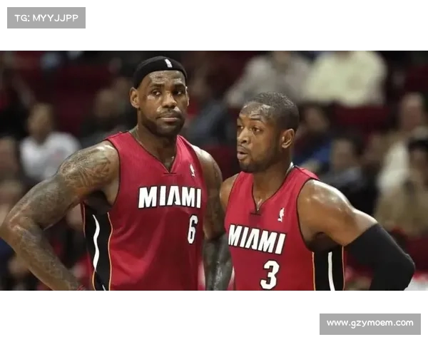 韦德探班美国男篮,老詹与甜瓜的友情再度闪耀:篮球连接一切(nba詹姆斯和韦德) 韦德探班美国男篮,老詹与甜瓜的友情再度闪耀:篮球连接一切(nba詹姆斯和韦德)